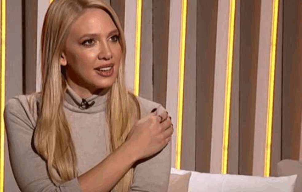 Milica Todorović trpi svakakve reči zato što NEĆE DA URADI SIL<span style='color:red;'><b>IKONE</b></span>